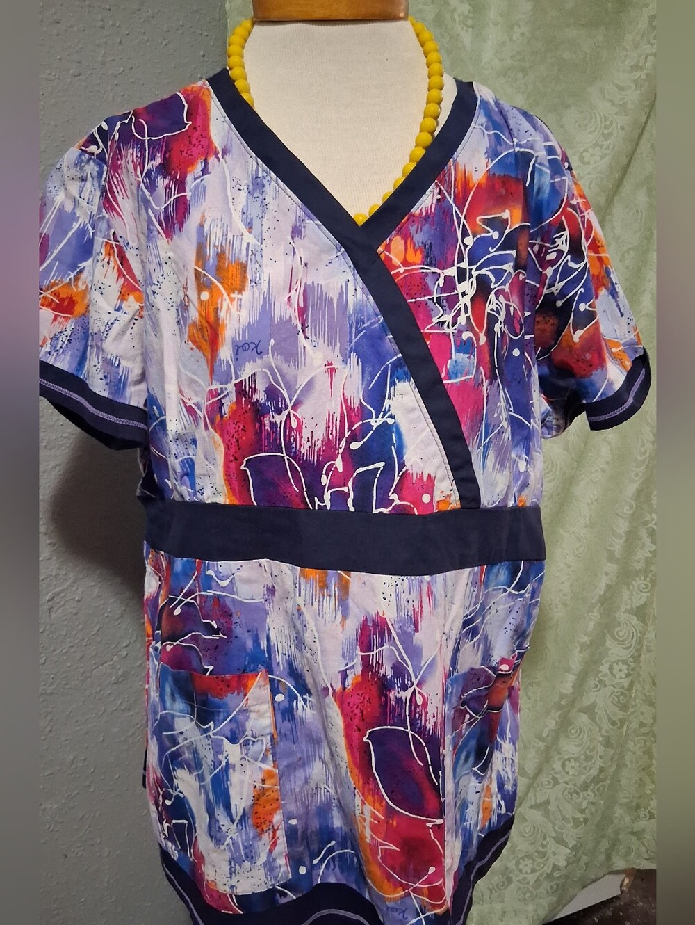 KOI- SCRUB TOP- XL